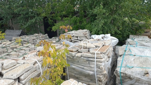 Плитняк галтованный гранитный для ландшафтного дизайна купить в Талице