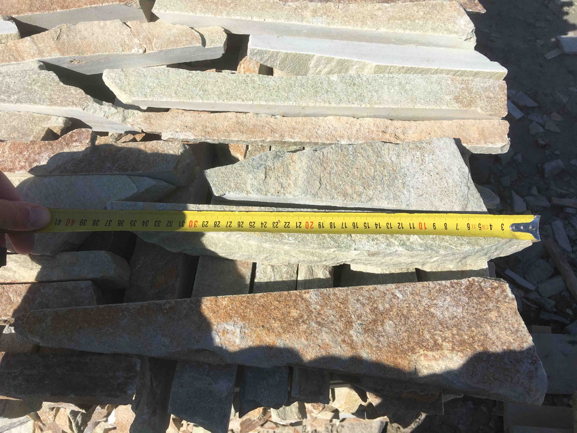 Горбушка златолит золотистый для облицовки купить в Талице