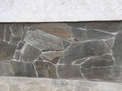 Плитняк златолит Уральский для цоколя, отмостки купить в Талице