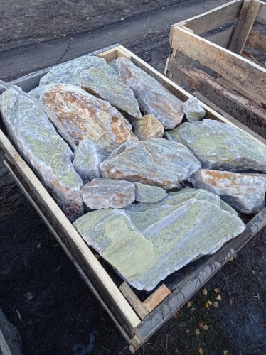 Златолит жёлтый, жёлто-зелёный глыбки и валуны для ланшафтного дизайна купить в Талице