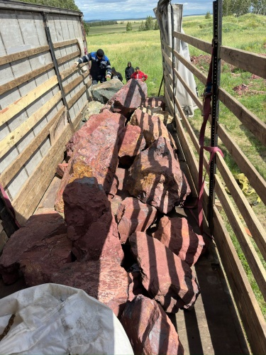 Ландшафтные глыбы красно-фиолетовые 200-1000 килограмм купить в Талице