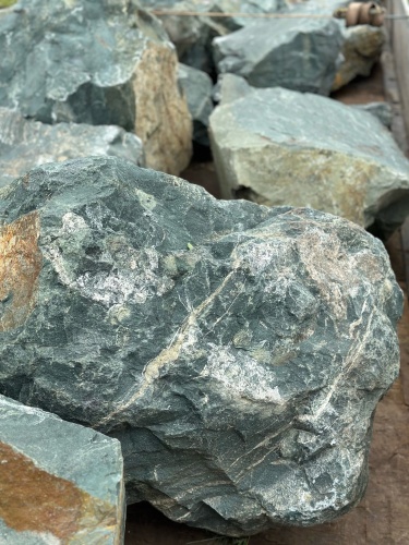 Камни для ландшафтного дизайна зелёные 10-60 килограмм купить в Талице