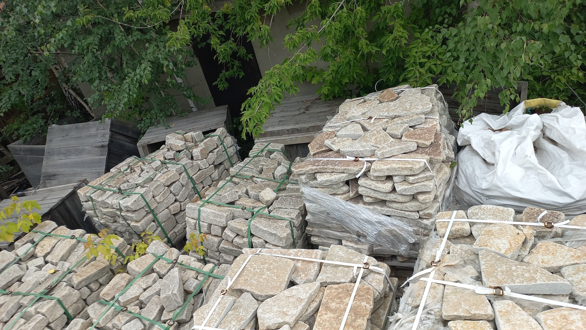 Плитняк гранитный галтованный купить в Талице