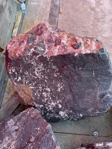 Камни для ландшафтного дизайна красно-фиолетовые 10-60 килограмм купить в Талице