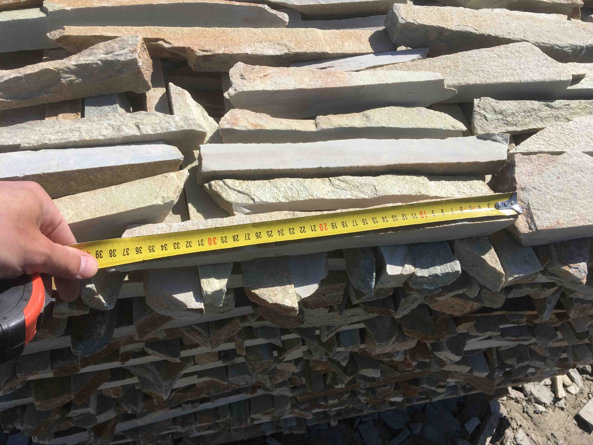 Горбушка златолит золотистый для облицовки купить в Талице