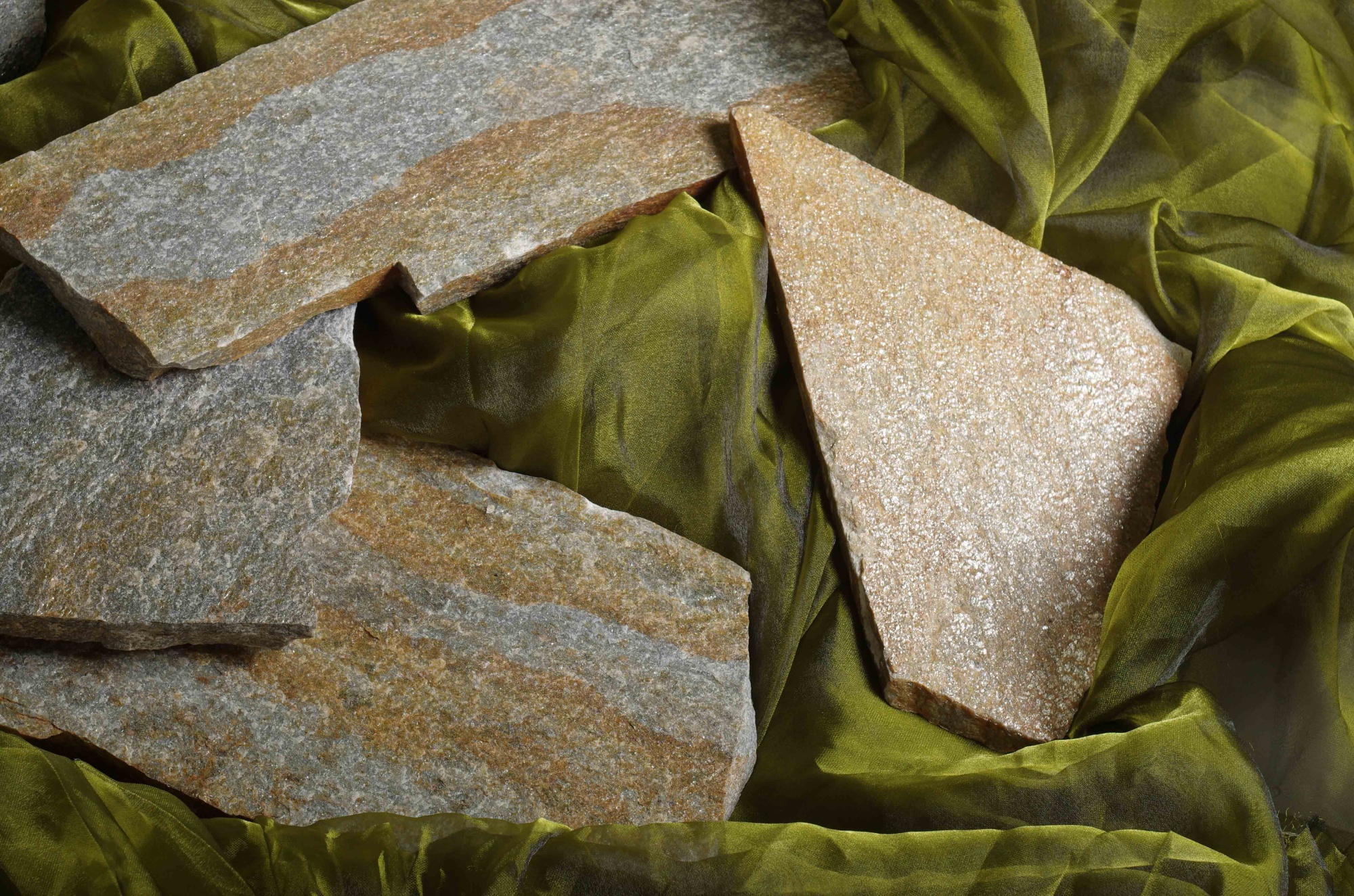 Плитняк златолит Уральский  для фасада купить в Талице