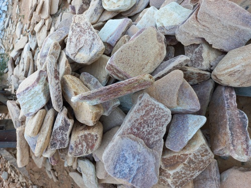 Златолит жёлтый, жёлто-зелёный глыбки и валуны для ланшафтного дизайна купить в Талице