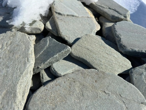 Плитняк златолит зелёный галтованный для цоколя купить в Талице