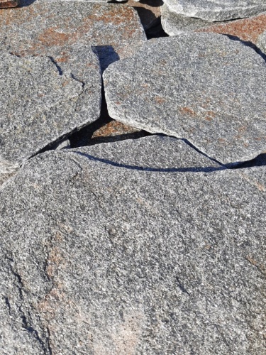 Златолит серебристый галтованный для лестниц купить в Талице