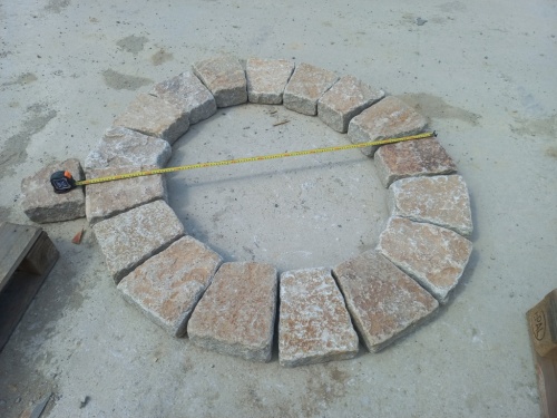 кострище из природного камня