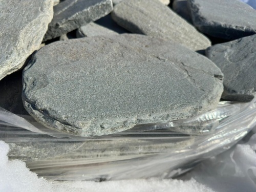 Плитняк златолит зелёный галтованный для мощения на бетон купить в Талице