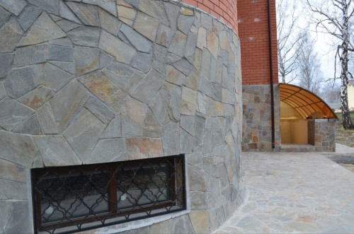 Плитняк златолит Уральский для цоколя, отмостки купить в Талице